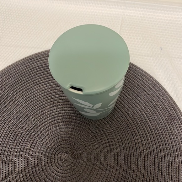 Tea Forte Green Leaf Design Coffee Mug with lid - Picture 7 of 7